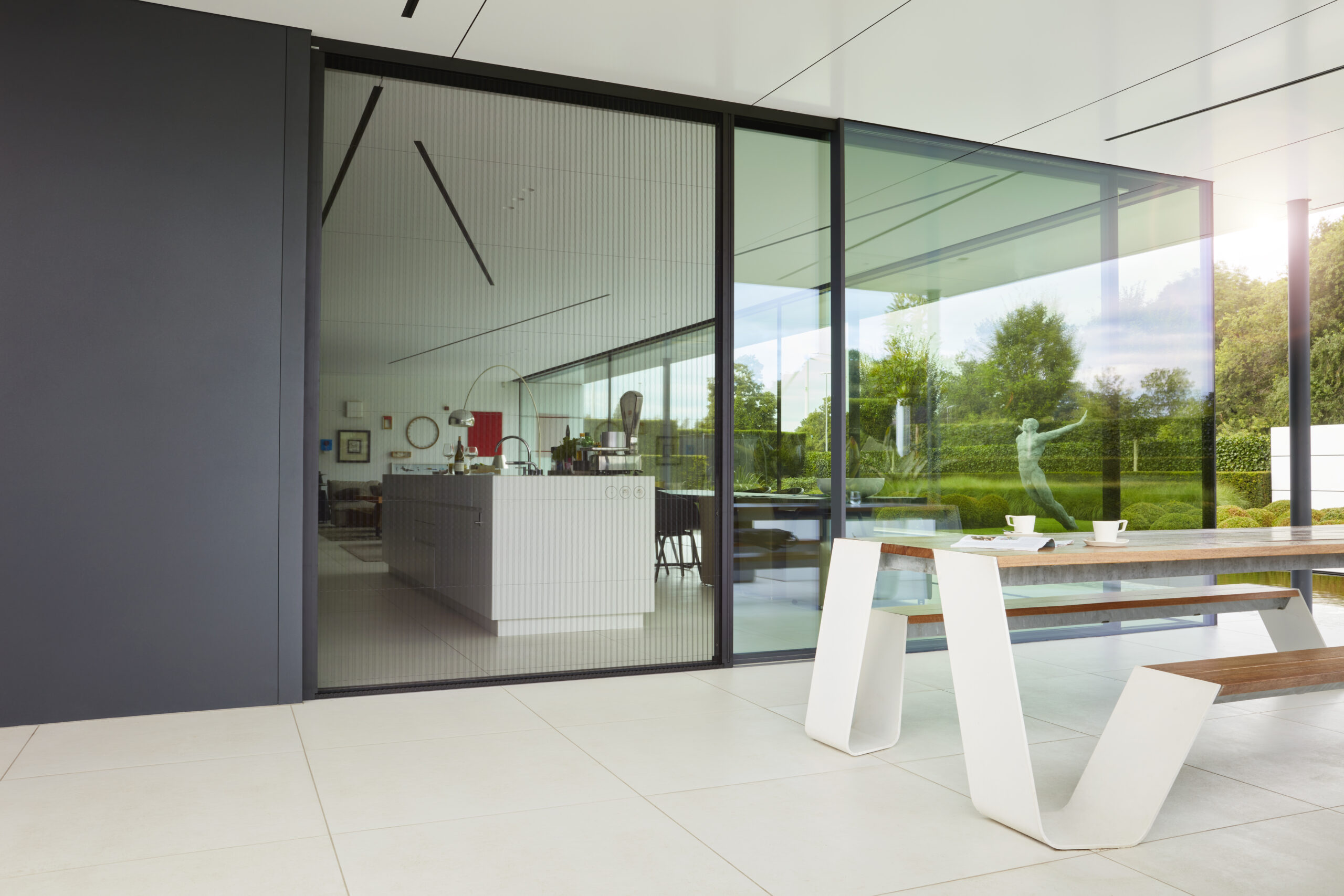 Horren bij Abma zonwering en garagedeuren